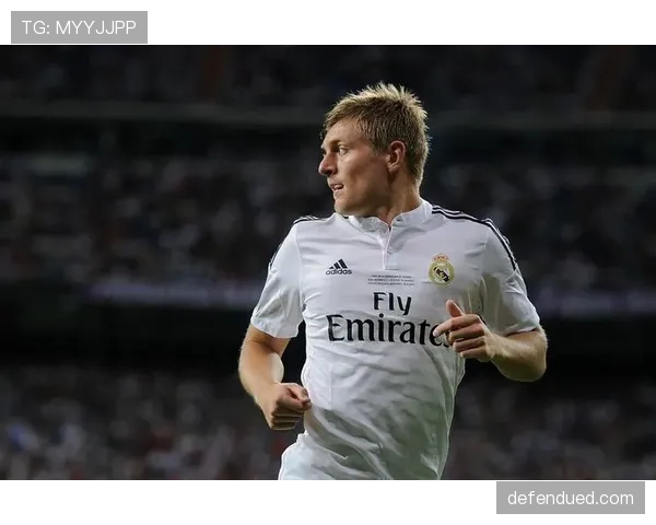 德容与托尼·克罗斯传球风格对比：节奏控制与进攻发起方式有何差异