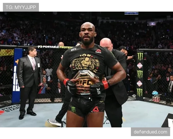 乔恩·琼斯训练完直接去超市买蛋白粉，这自律我真服了