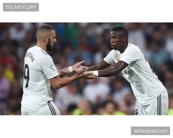 尼科·威廉斯与维尼修斯：速度型边锋的战术定位与跑位逻辑差异